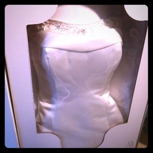 Strapless wedding dress